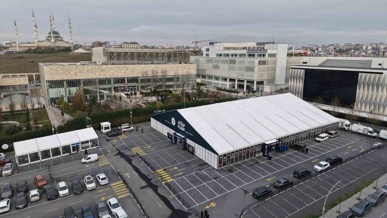 Arnavutköy’de 1. Kitap Fuarı kapılarını açtı: 75 yazar, 100’ün üzerinde yayınevi ve 120 etkinlik