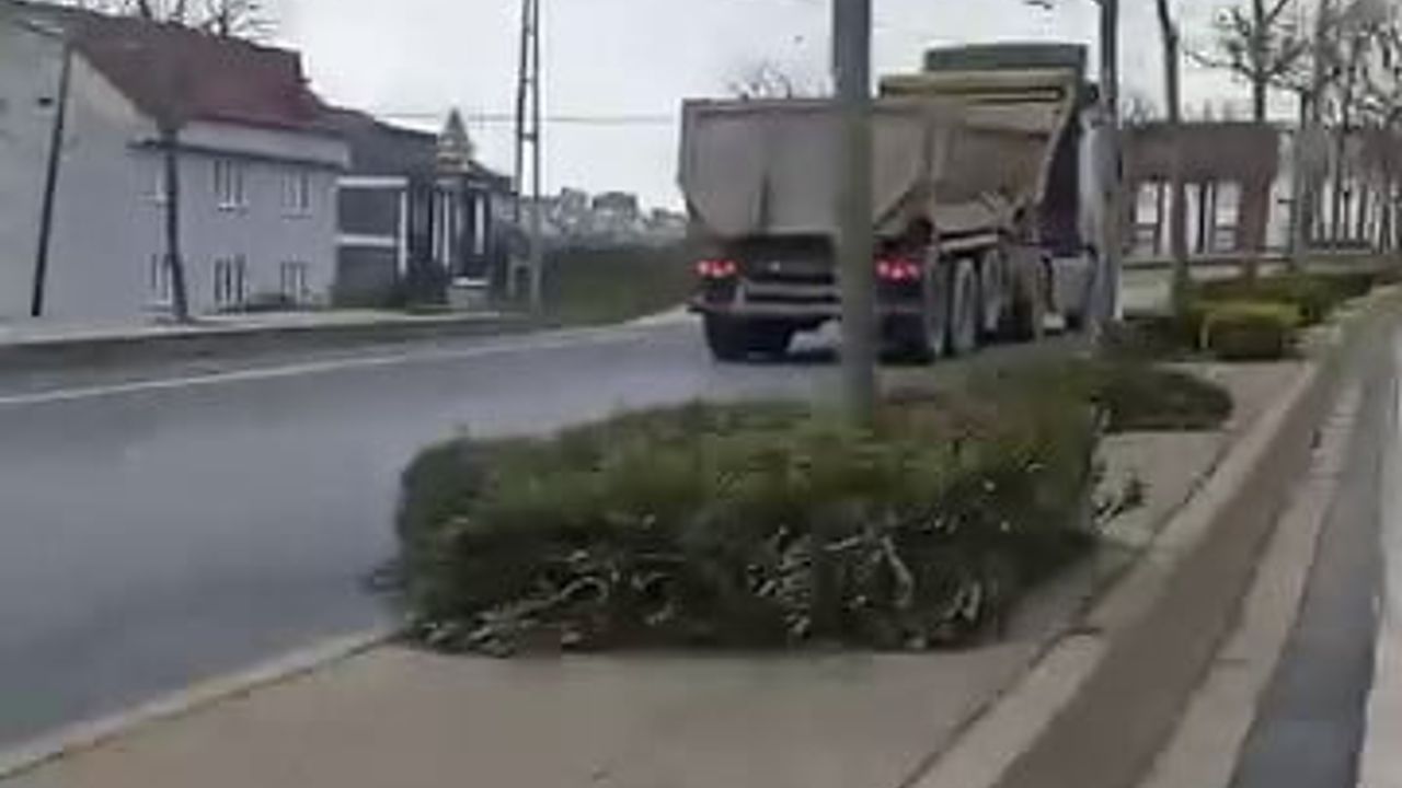 Arnavutköy’de hafriyat kamyonu ters yöne girerek uzun süre ilerledi