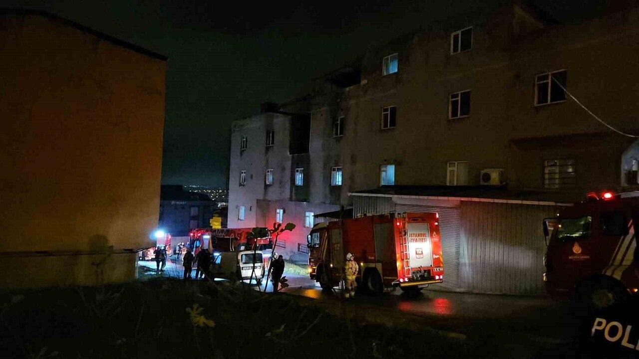 Arnavutköy'de iş yerinde yangın: 3 yaralı, biri ağır