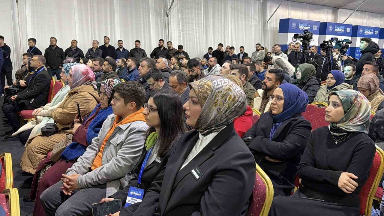 Arnavutköy Kariyer ve İstihdam Fuarı AKİF 25, bin 500 kişiye iş imkânı sundu