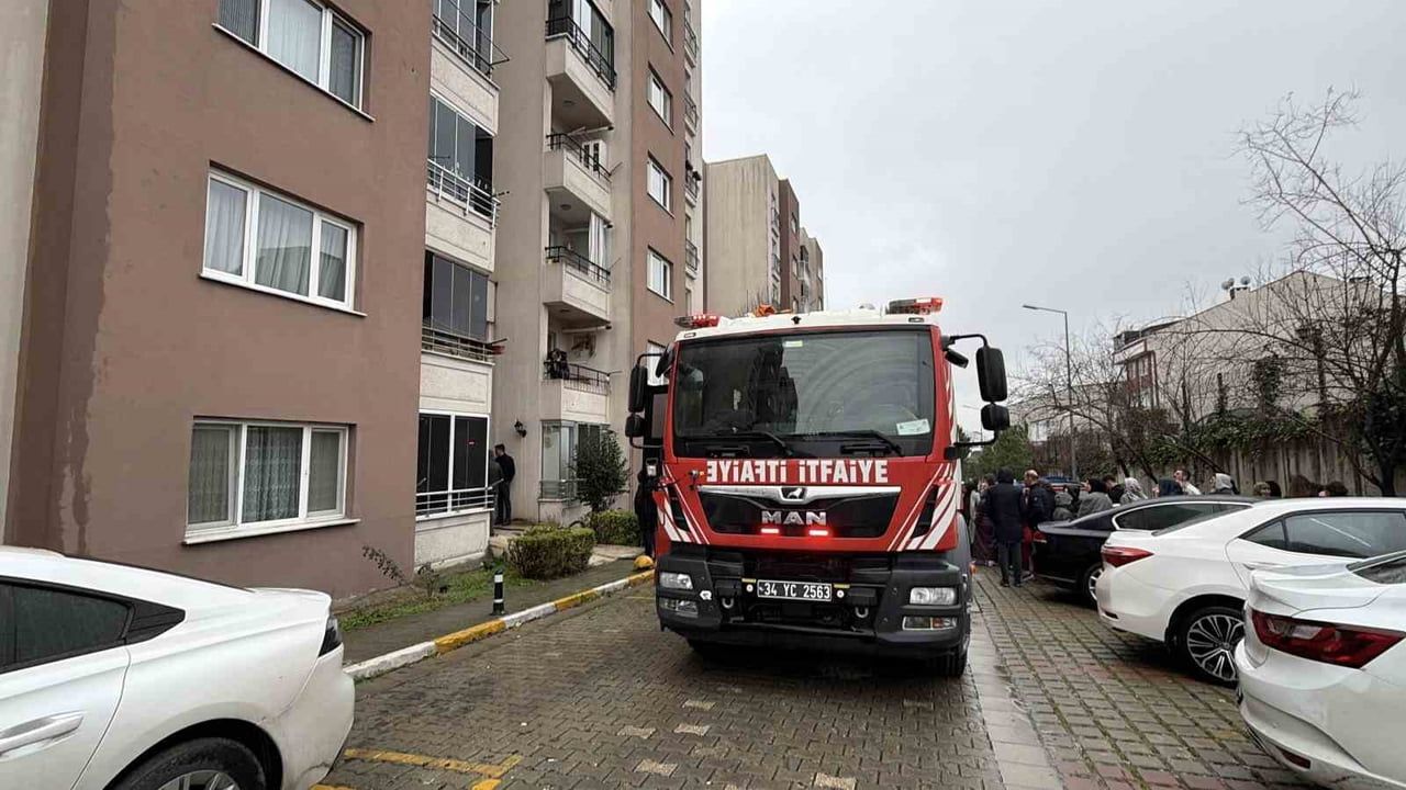 Arnavutköy KİPTAŞ konutlarında elektrik kaynaklı yangın: Blok boşaltıldı