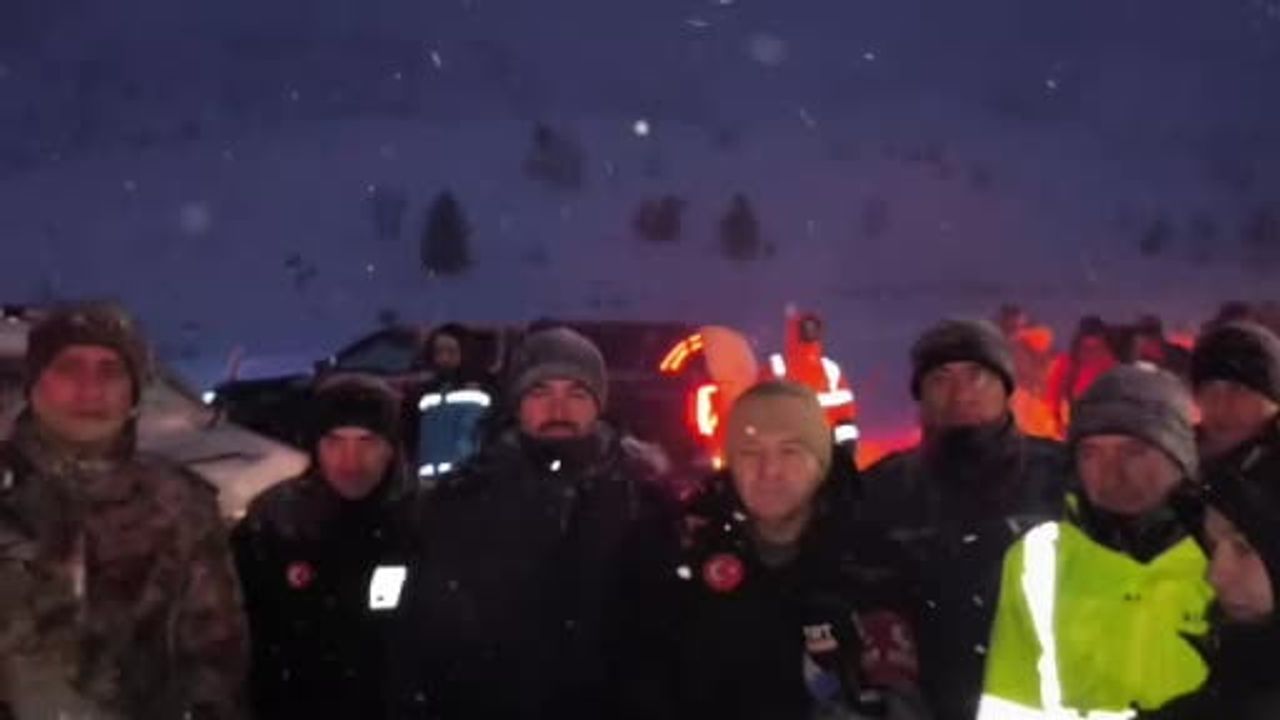 Artvin'de Aksu Yaylası'nda çığ: Vali Turan Ergün, aramaların yarın sabah yeniden başlayacağını açıkladı