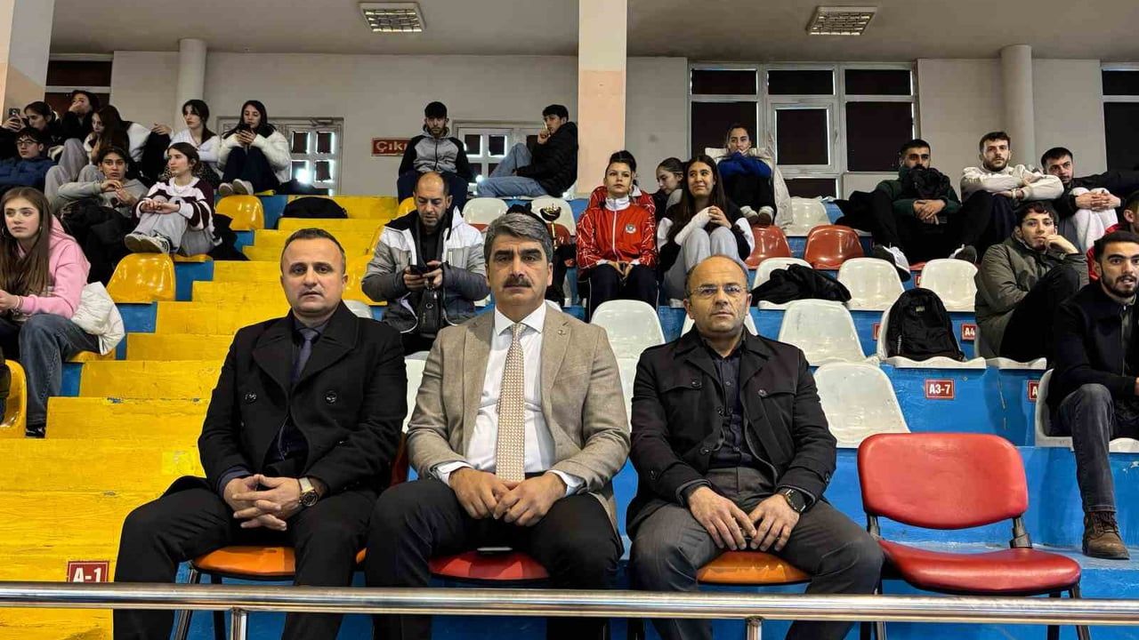 Aşkale Mesleki ve Teknik Anadolu Lisesi voleybolda il ikincisi oldu