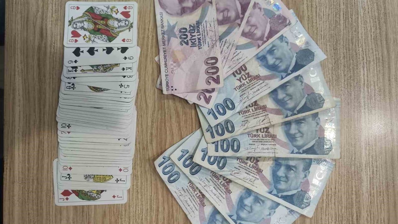 Atakum’da yılbaşı denetiminde kumar oynayan 4 kişiye para cezası, iş yeri sorumlusuna adli işlem