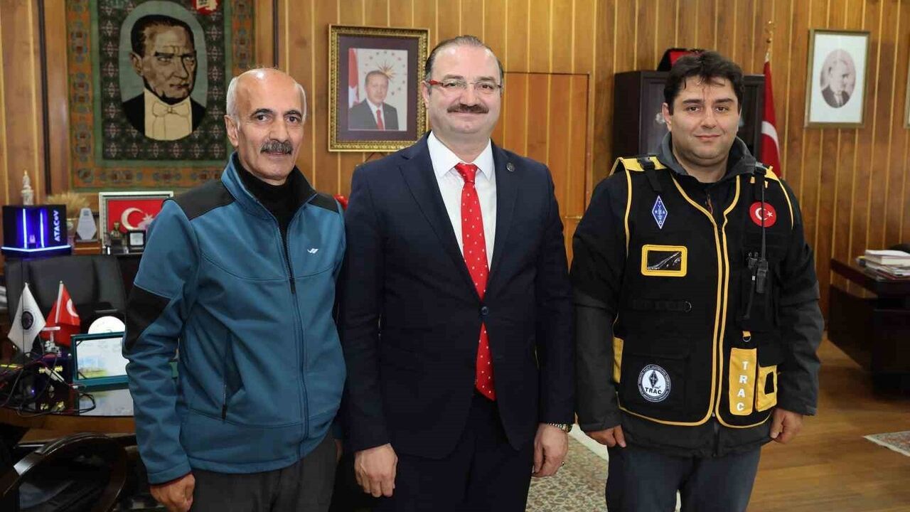 Atatürk Üniversitesi, afet iletişiminde 100 kilometre menzilli amatör telsiz rölesi kurdu