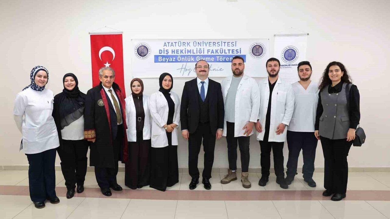 Atatürk Üniversitesi Diş Hekimliği'nde 2025-2026 Beyaz Önlük Giyme Töreni