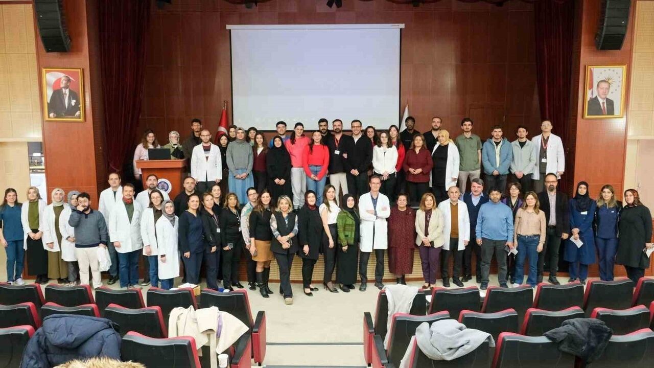 Atatürk Üniversitesi'nde Dünya AIDS Günü: HIV/AIDS Farkındalık ve Bilgilendirme Toplantısı