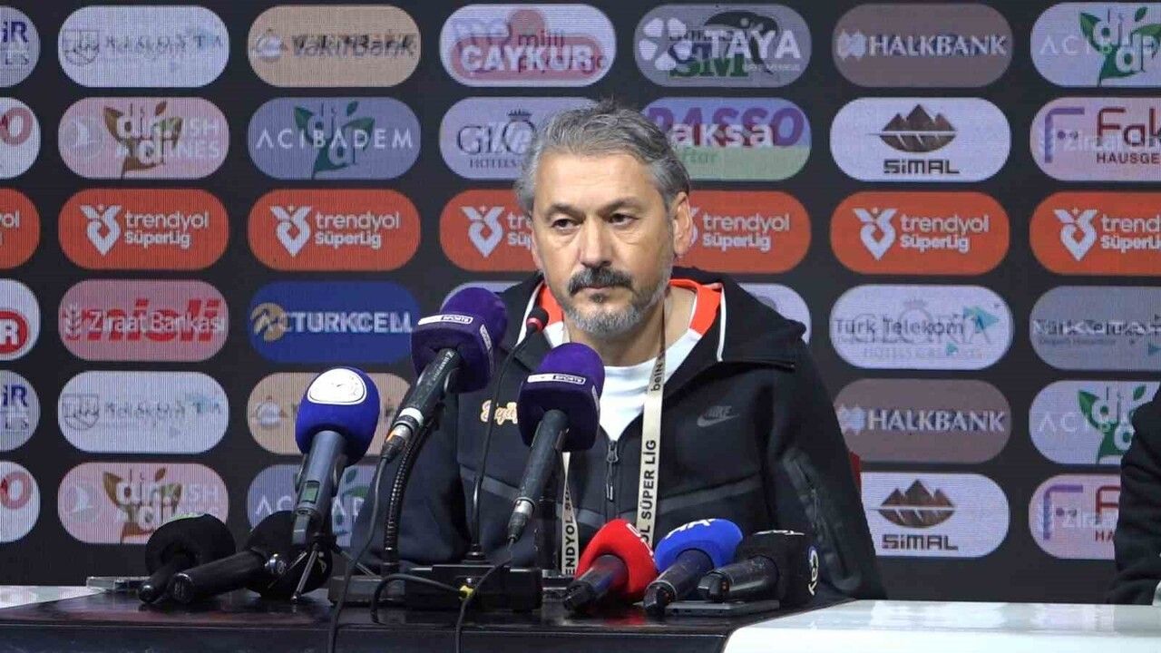 Atila Gerin: "İstediğimiz Hiçbir Şeyi Yapamadık" — Eyüpspor, Çaykur Rizespor'a 3-0 Yenildi