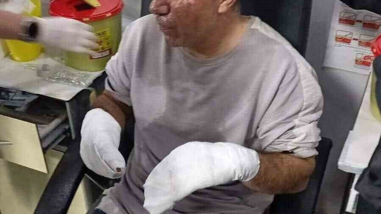 Avcılar'da seyir halindeki minibüs alev aldı — Güvenlik kamerası görüntüleri ortaya çıktı