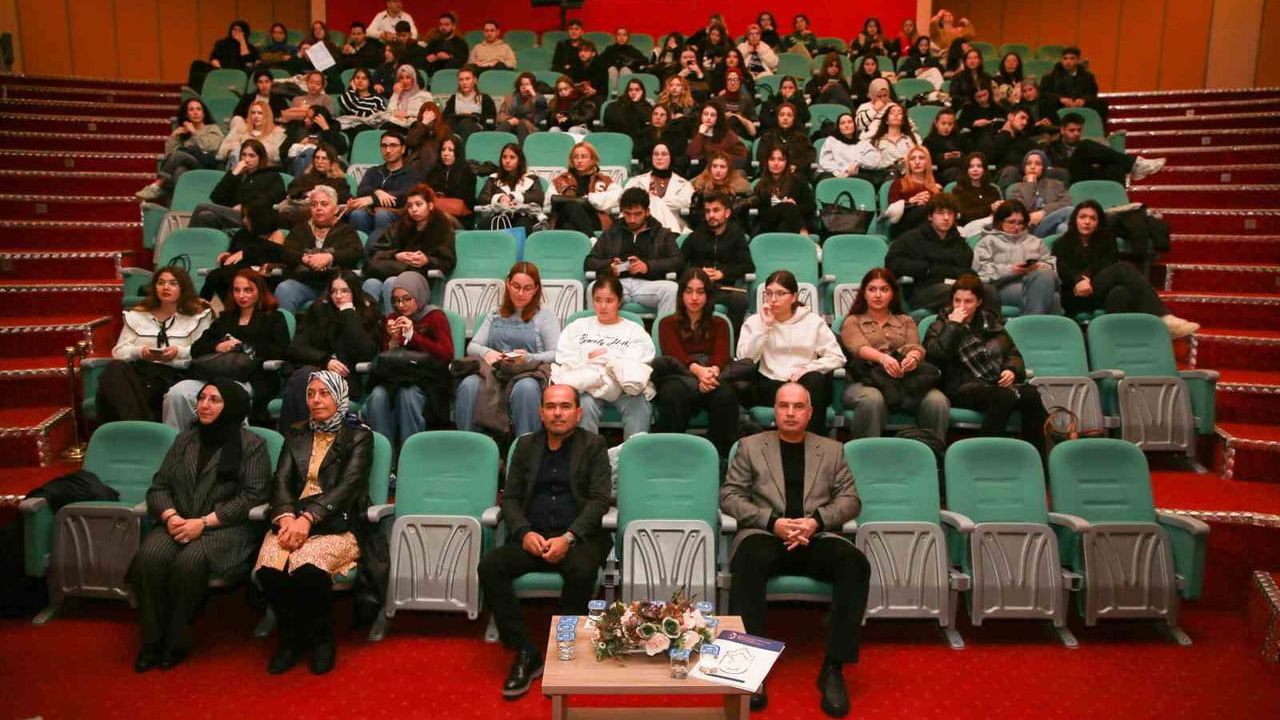 Aydın Adnan Menderes Üniversitesi'nde 'Aile İçi Roller ve Sorumluluklar' Paneli: Sağlıklı Aile ve Sorumluluk Bilinci
