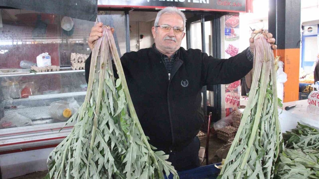 Aydın Bozdoğan Pazarı'nda Enginar Talebi Artıyor: 'Karaciğer Dostu' Özelliği Öne Çıkıyor