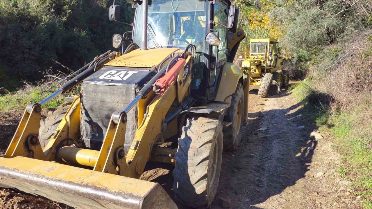 Aydın Büyükşehir Belediyesi il genelinde eş zamanlı yol yapım ve bakım çalışmaları yürütüyor