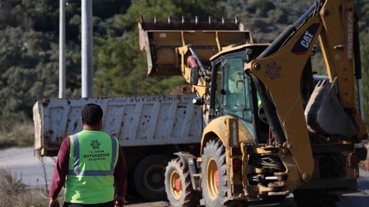 Aydın Büyükşehir Belediyesi kent genelinde yol ve altyapı çalışmalarını sürdürüyor