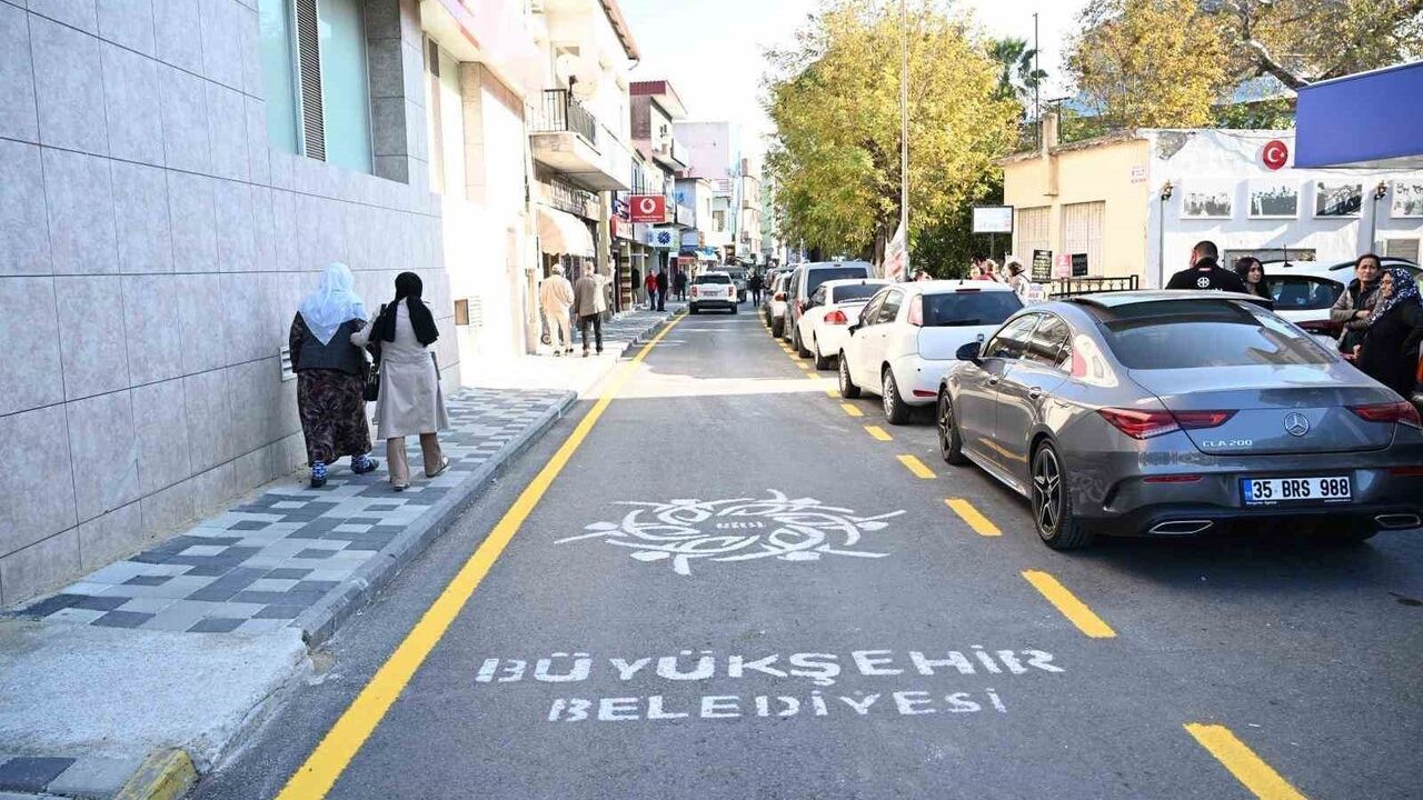 Aydın Büyükşehir Belediyesi Söke Cumhuriyet Caddesi yenilemesini tamamladı