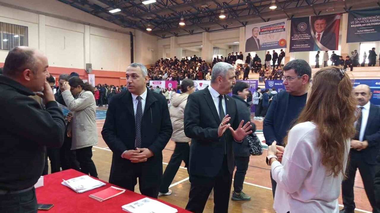 Aydın'da 11. Yükseköğretim Tanıtım Günleri başladı — 20 üniversite, ADÜ standına yoğun ilgi