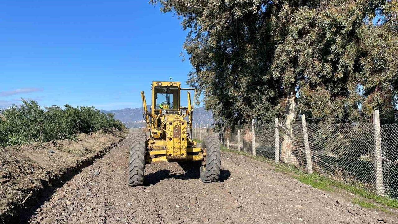 Aydın’da altyapı çalışmaları sürüyor: Fen İşleri ekipleri kent genelinde yol yenileme ve trafik güvenliği sağlıyor