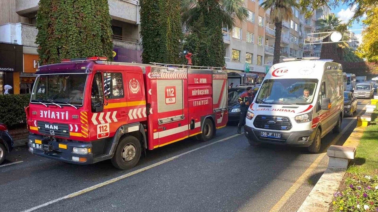 Aydın'da evde düşen 88 yaşındaki kadına itfaiye ekipleri balkondan ulaştı