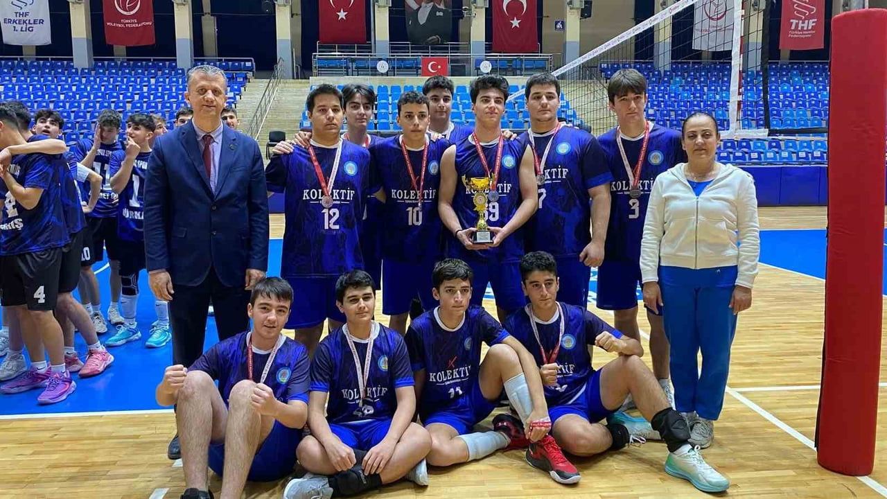 Aydın'da Genç A Erkek Voleybol İl Birinciliği: 112 Sporcu Kıyasıya Mücadele Etti