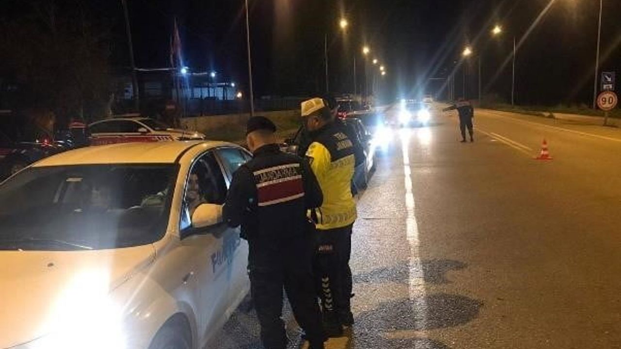 Aydın'da jandarma trafik denetimleri: 9 araç ve 8 sürücü trafikten men edildi