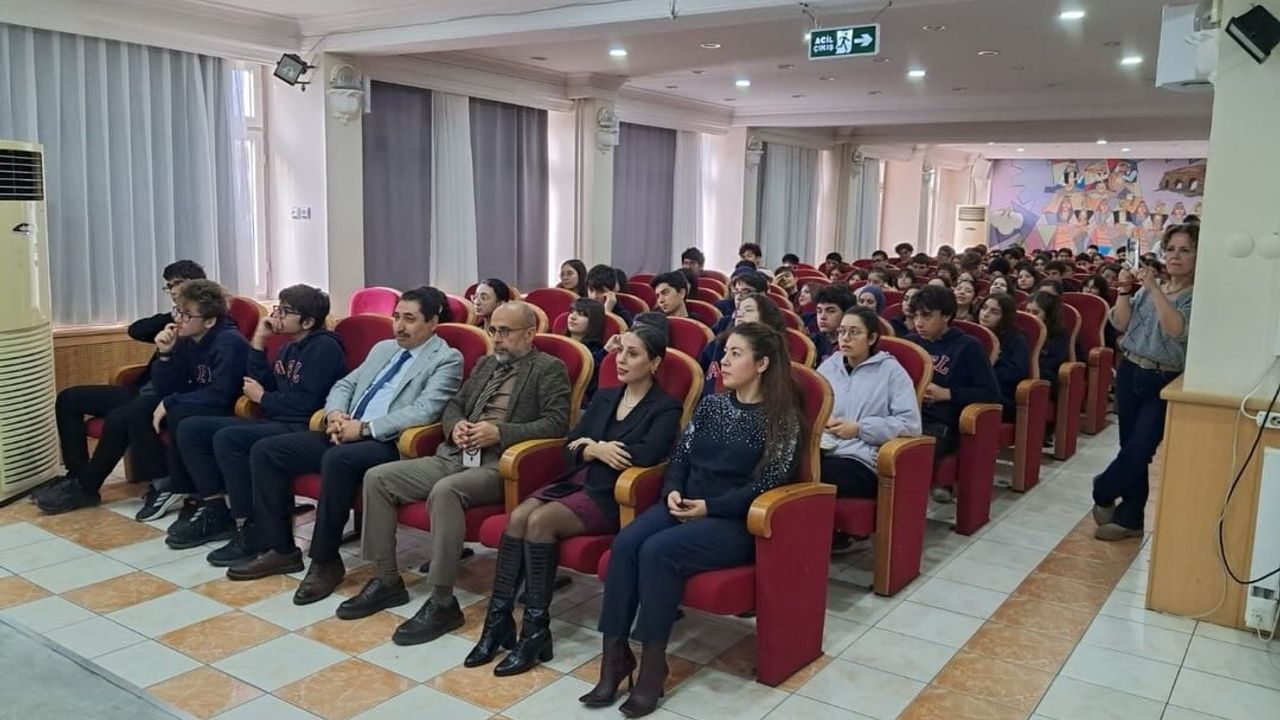 Aydın'da liselere Bilimsel Araştırma Yöntemleri eğitimi: ADÜ akademisyenleri öğrencilerle buluştu