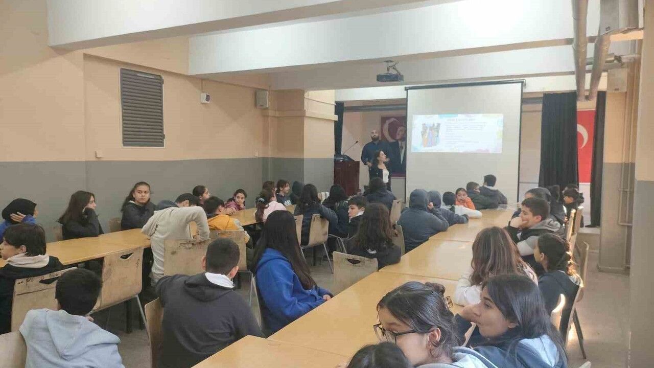 Aydın'da öğrenciler avukatlık, çocuk hakları ve demokrasi eğitimleriyle tanıştı