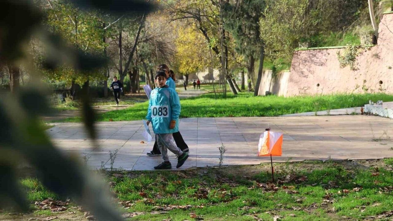 Aydın'da Okul Sporları Oryantiring İl Birinciliği: 77 Takım, 400 Sporcu Yarıştı