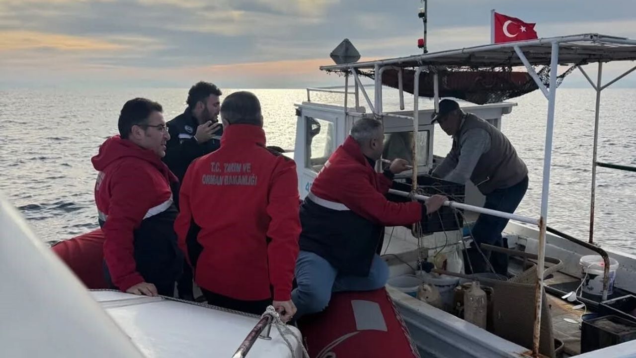 Aydın'da Su Ürünleri Denetimleri Sürdürülüyor: Av Yasakları ve Satış Noktaları Titizlikle Kontrol Ediliyor