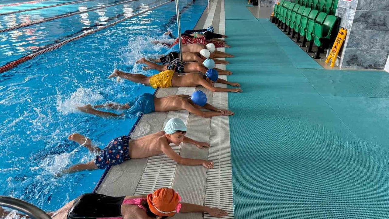 Aydın'da 'Yüzme Bilmeyen Kalmasın' projesiyle 1 yılda 21 bin kişiye yüzme eğitimi