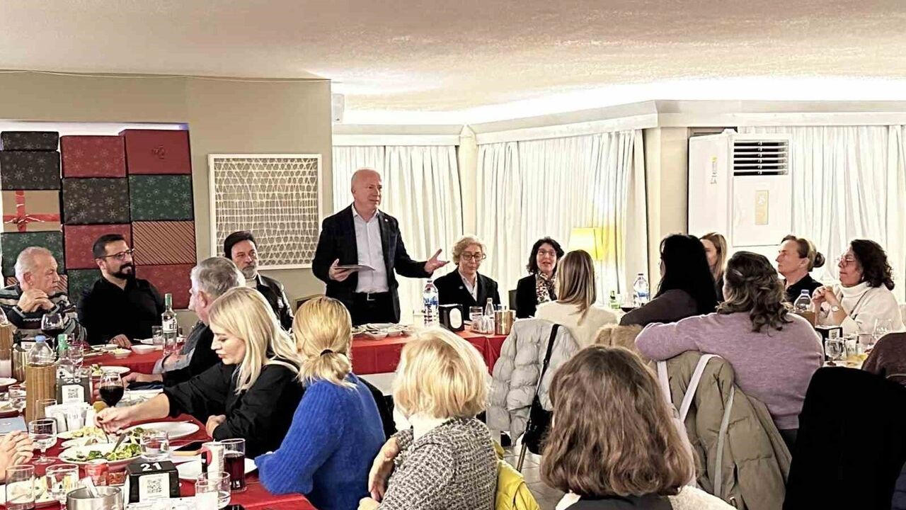 Aydın Eczacı Odası Başkanı Sefa Karaaslan Kuşadası’nda eczacılarla mesleki gündemi değerlendirdi