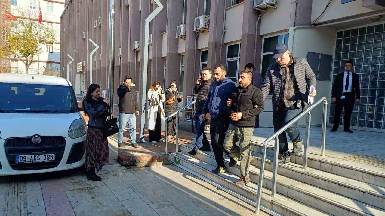 Aydın Efeler'de adliye önünde eşini sırtından bıçaklayan şüpheli S.G. tutuklandı