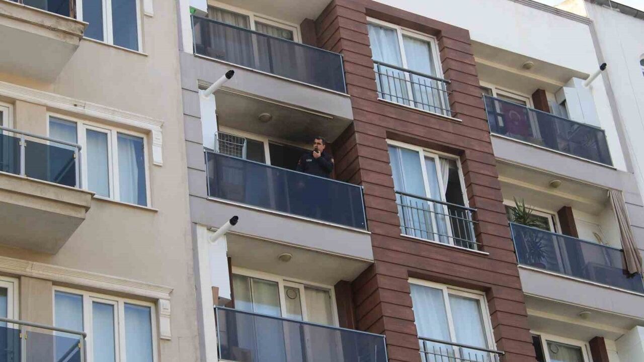 Aydın Efeler'de Klimadan Çıkan Yangın Hızla Söndürüldü