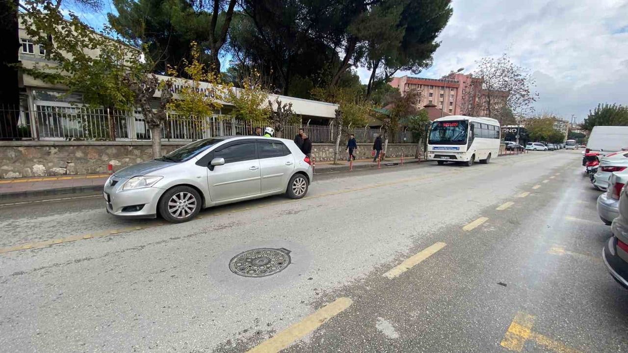 Aydın Efeler'de minibüs ile otomobil çarpıştı: 1 yaralı