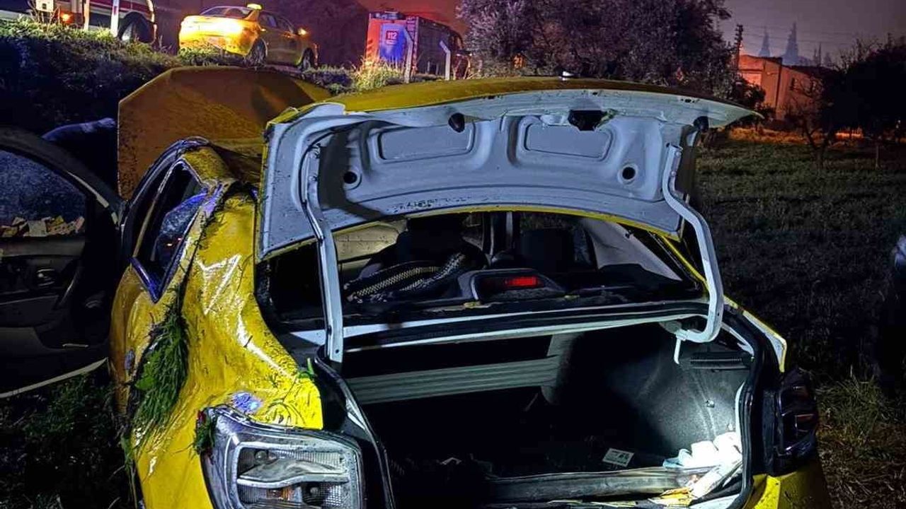 Aydın Efeler'de ticari taksi tarlaya uçtu: 1 yaralı