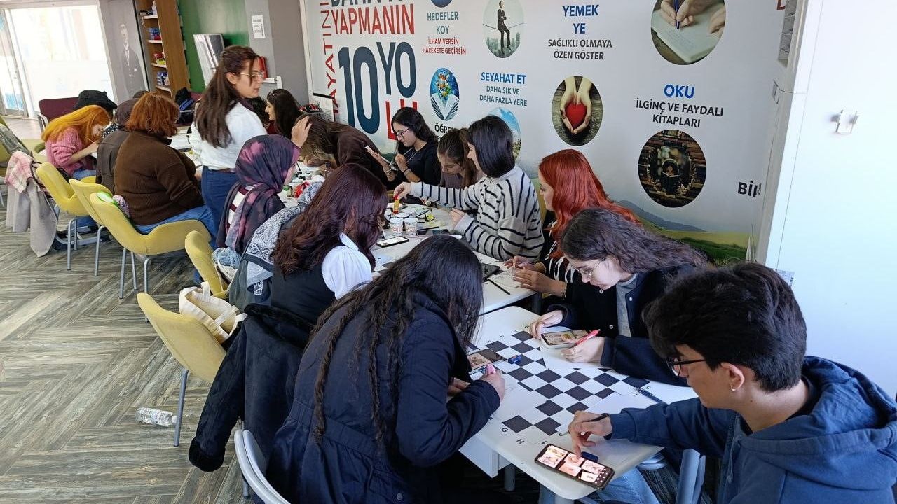 Aydın Gençlik Merkezi'nin Yılın Son Resim Atölyesi Gençlere Renkli Anlar Yaşattı