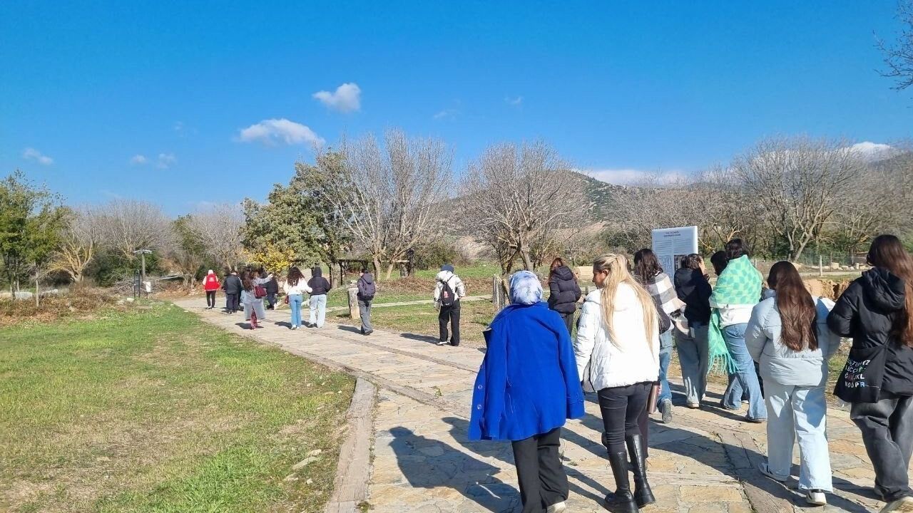 Aydın Gençlik Merkezi öğrencileri Afrodisias’ta tarihle buluştu