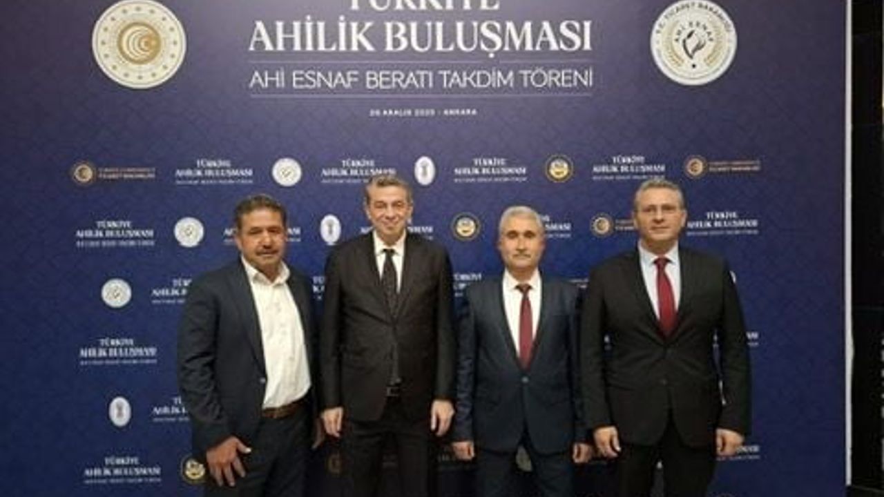 Aydın’ın 2025 Yılının Ahisi İsmail Gülter’e Ahi Esnaf Beratı Ankara’da Takdim Edildi