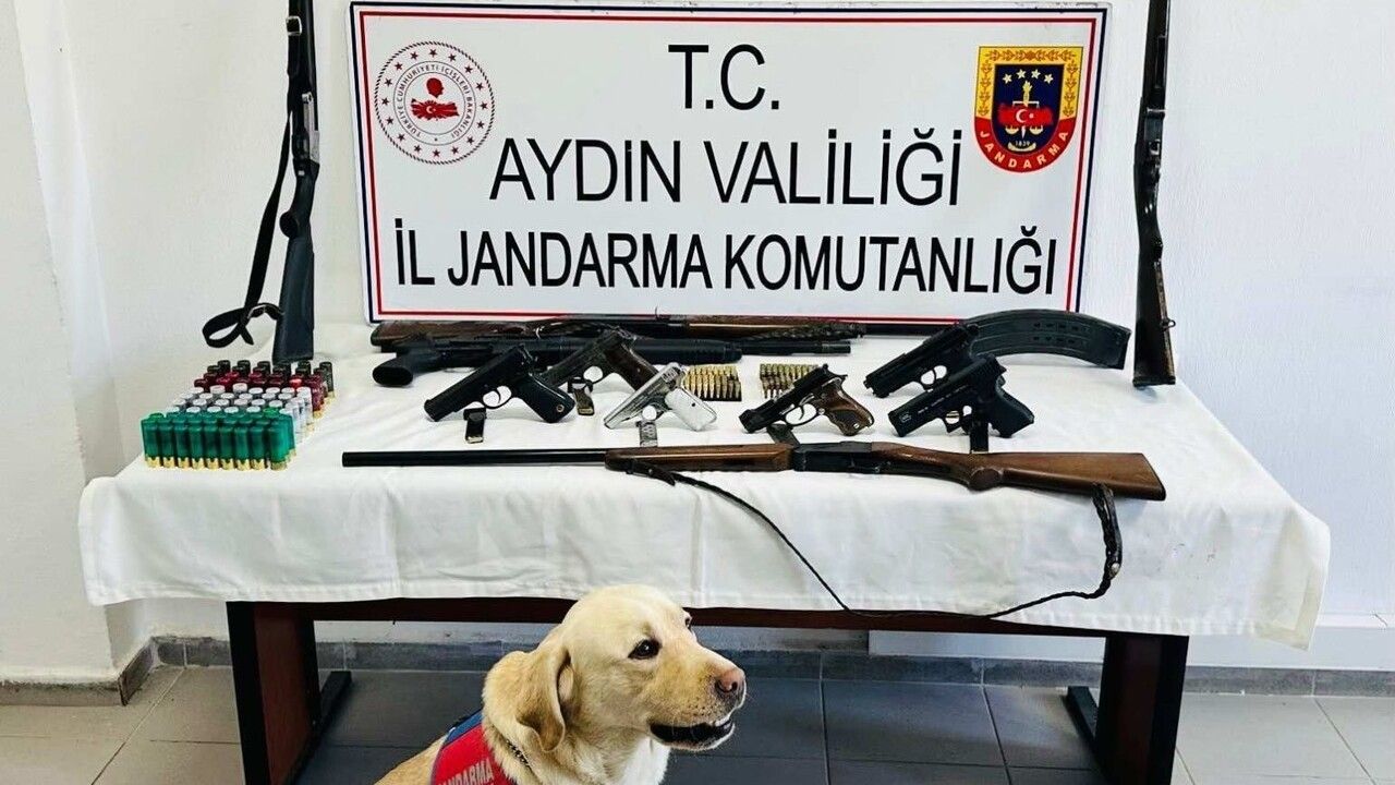 Aydın Köşk’te ev operasyonunda çok sayıda ruhsatsız silah ele geçirildi