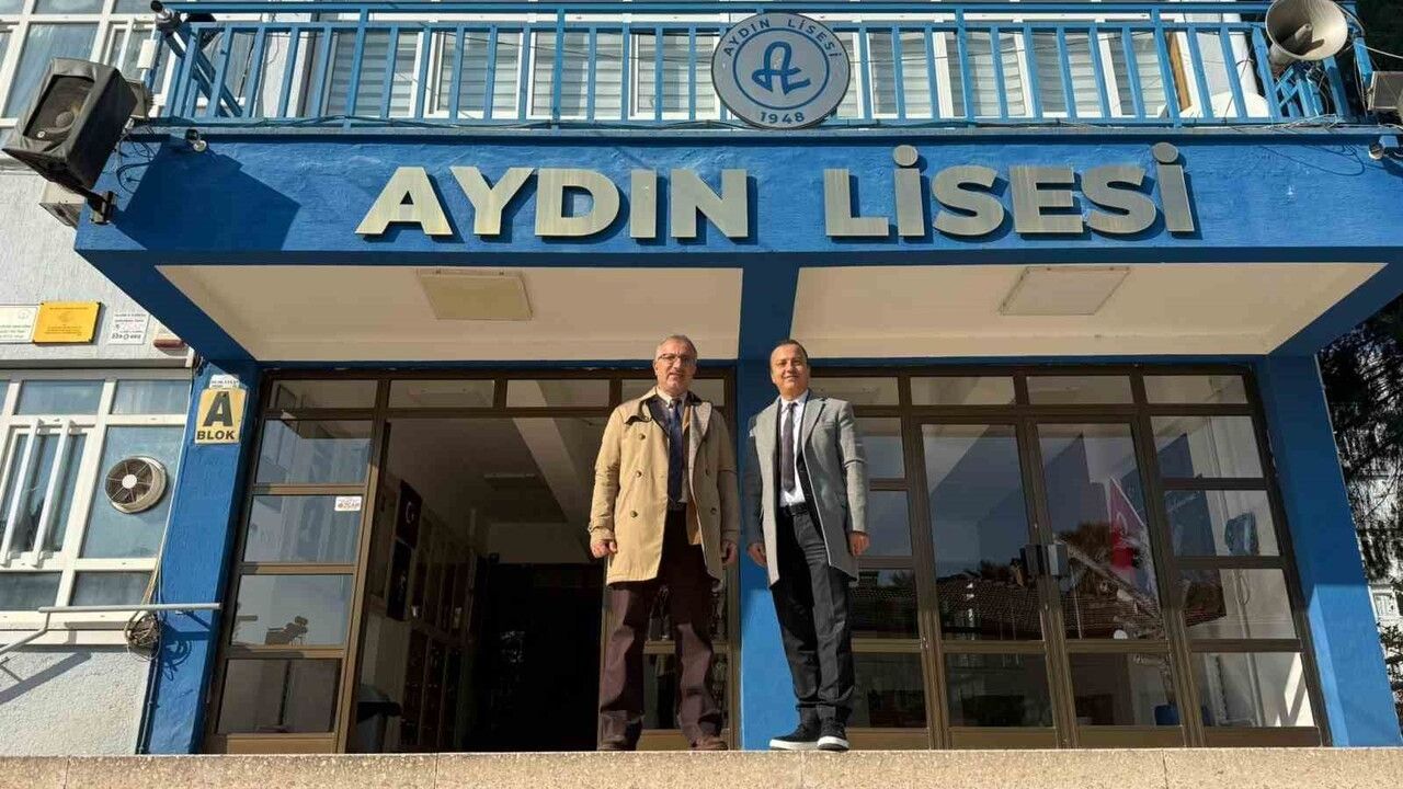 Aydın Lisesi’nde akademisyenler derslere giriyor: ADÜ’lü Prof. Dr. M. Hadi Yaşa öğrencilerle buluştu
