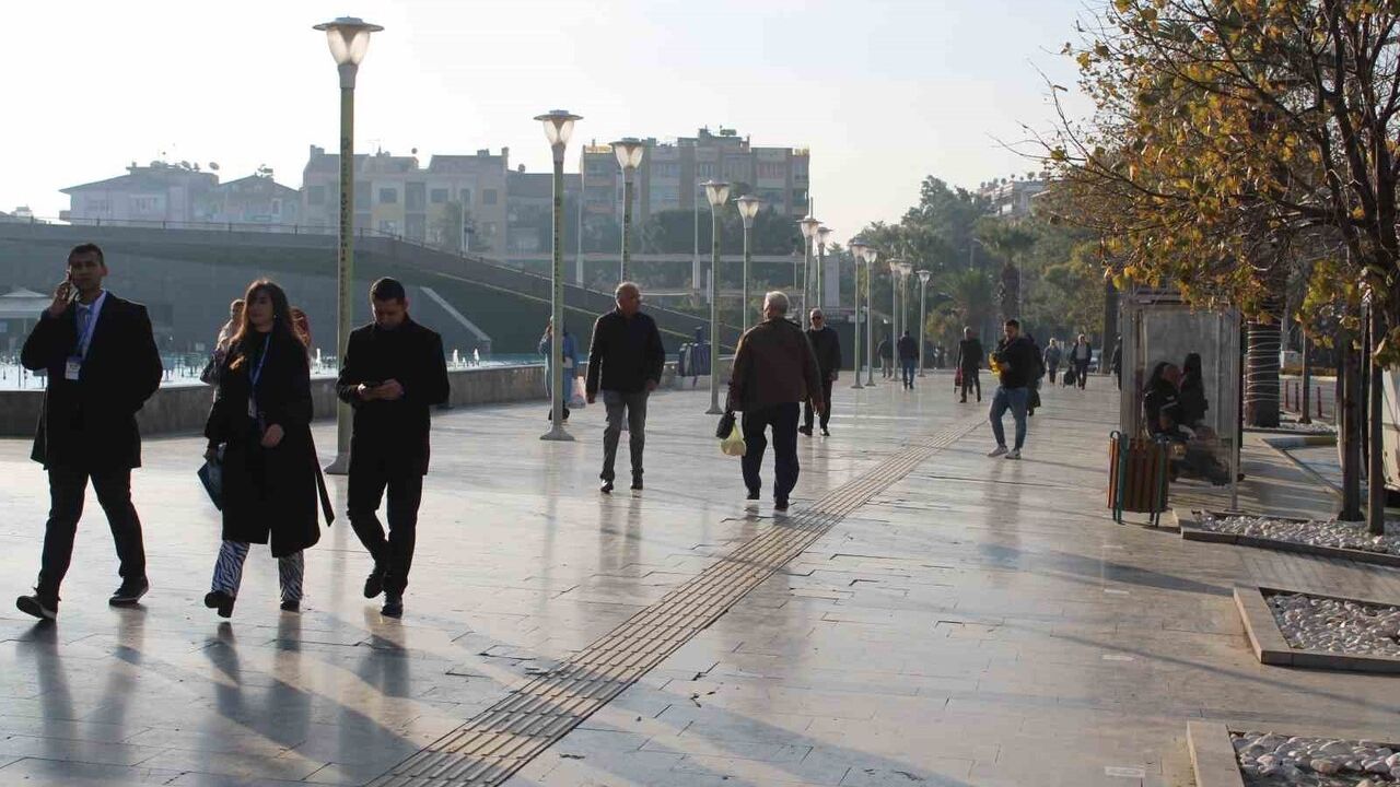 Aydın nüfusunda orta yaş baskın: 40-44 yaş grubu en kalabalık kesim