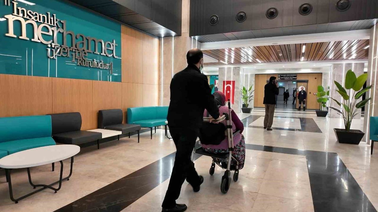 Aydın Şehir Hastanesi hasta kabulüne başladı — Efeler'de ayda 450 bin hastaya ulaşması hedefleniyor