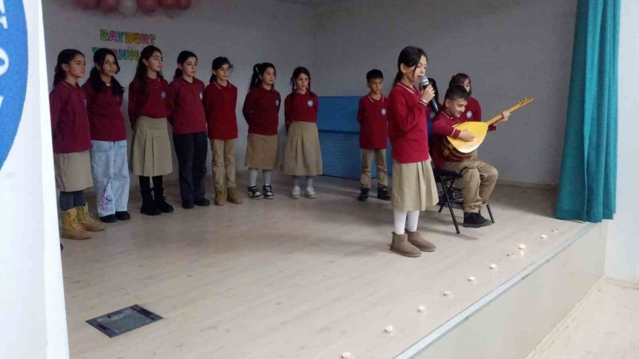 Aydıntepe'de 'Maziden Atiye Türkü Programı' Şehit Oktay Altuntaş İlkokulu'nda düzenlendi