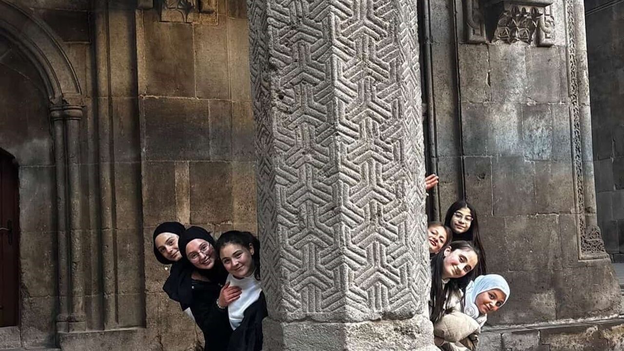 Aydıntepe öğrencileri Erzurum'da bilim ve tarih gezisiyle deneyim kazandı