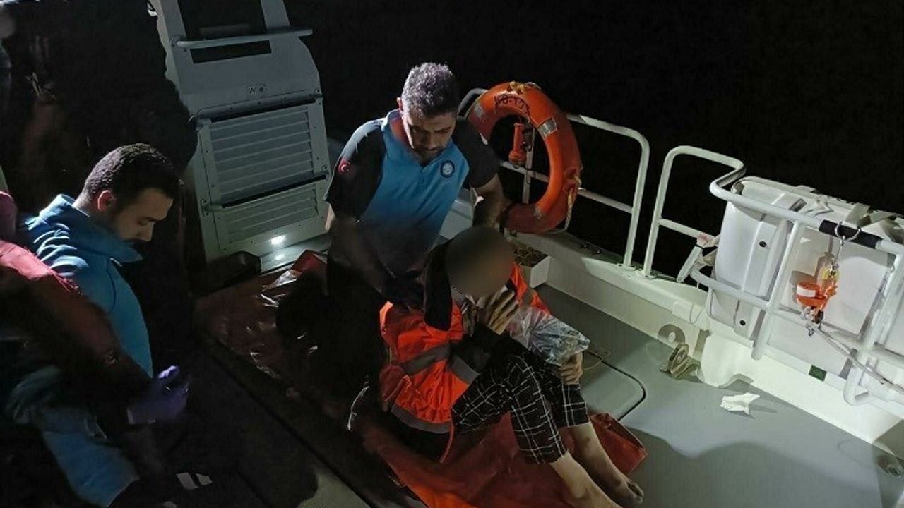 Ayvacık açıklarında ticari gemide yaralanan kişinin tıbbi tahliyesi yapıldı