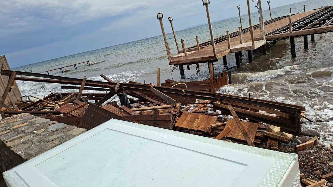 Ayvacık'ta Kasım Ayında 66 Kaçak Yapı Yıkıldı