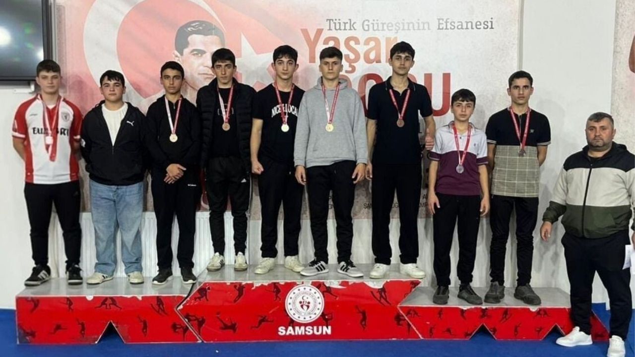 Ayvacık'ta okul güreş kursu öğrencileri il derecelerine taşıdı