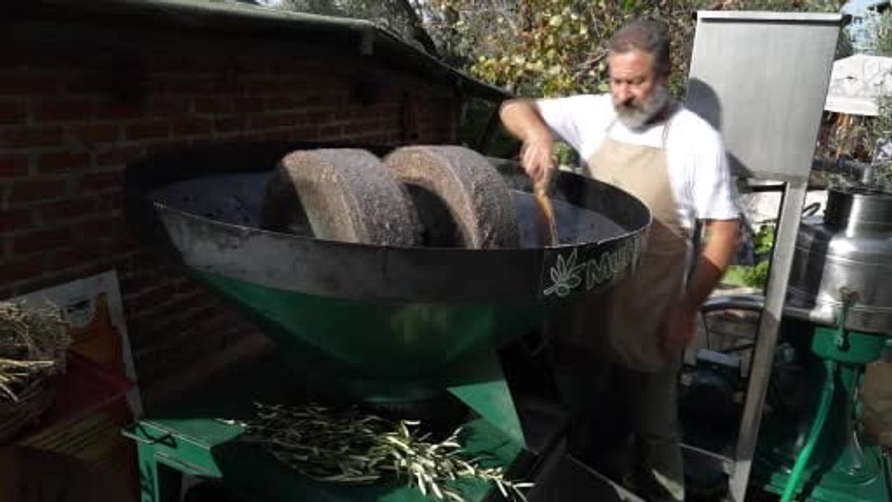 Ayvalık Mutluköy'de Erdinç Tügen: Dededen Kalan Taş Baskı ile Doğal Zeytinyağı Üretimi