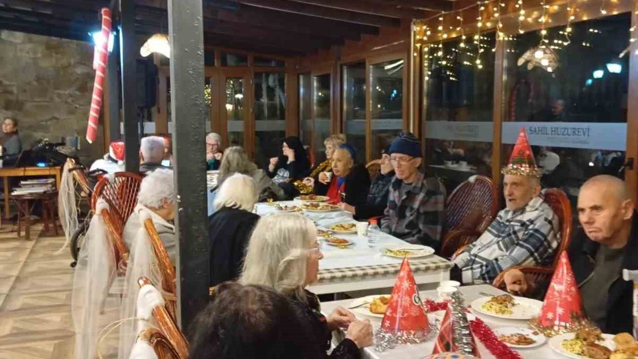Ayvalıklı sanatçılar Kocabıyık ve Özalp'ten Pelitköy'de erken yeni yıl konseri