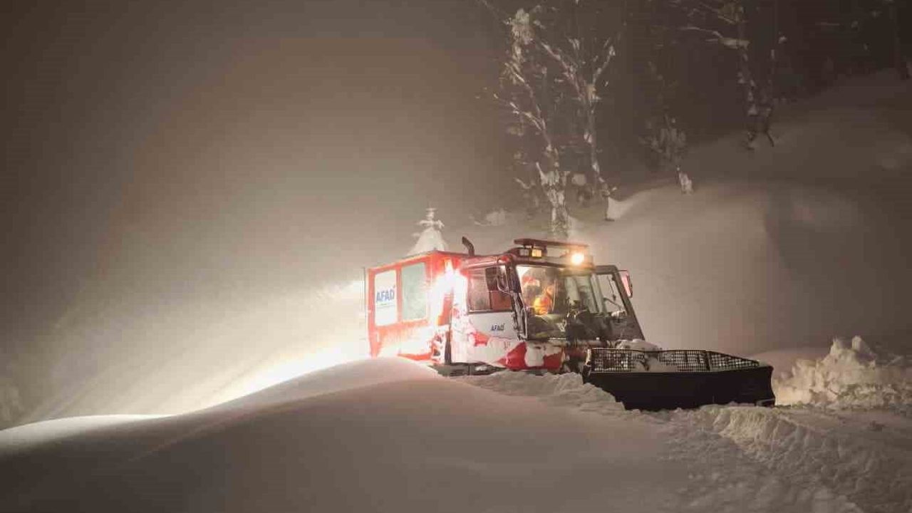Azdavay'da kar nedeniyle yolu kapanan köydeki kemoterapi hastası AFAD ve UMKE tarafından hastaneye ulaştırıldı
