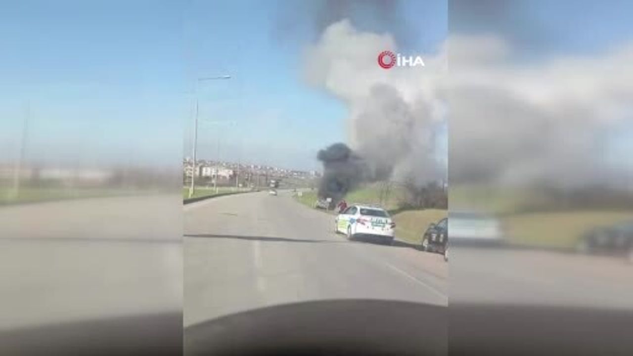 Babaeski’de seyir halindeki otomobilin motor kısmında çıkan yangın söndürüldü