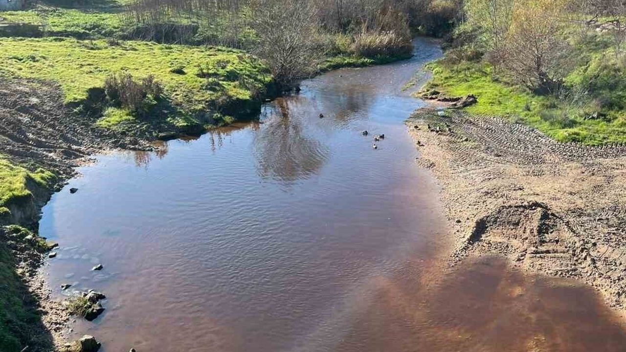Babaeski Yeniköy'de Şeytan Deresi Kahverengiye Döndü, Vatandaşlar Endişeli